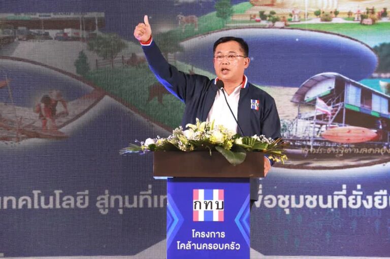 Minister Anucha Nakasai promotes animal husbandry program