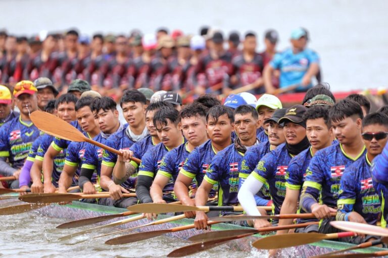 Thrilling Traditional Long Boat Race Commences to Celebrate His Majesty the King and Boost Tourism in Pathum Thani