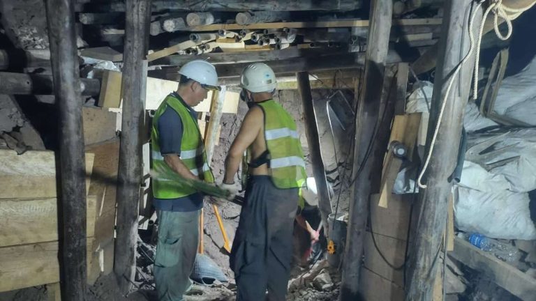 Rescuers Getting Closer to Workers Trapped in Collapsed Tunnel