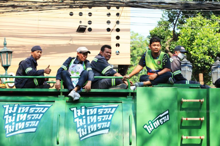 Bangkok Introduces Discounted Garbage Collection Fees for Households Sorting Waste