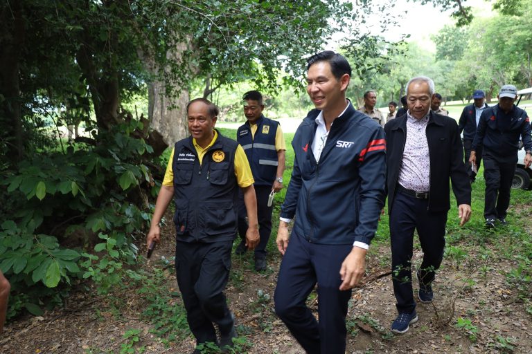 Prachuap officials inspect flood projects and Hua Hin golf course