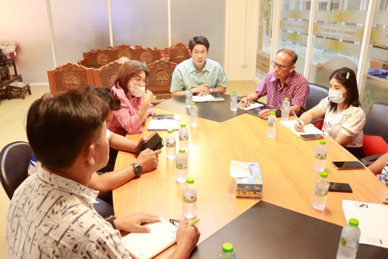Hua Hin Deputy Mayor Chairs Weekly Meeting on Water Supply Issues